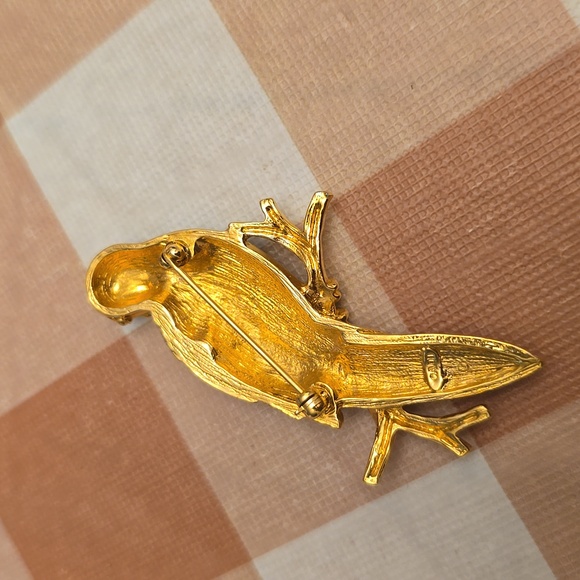 Parrot Pin - Picture 3 of 7